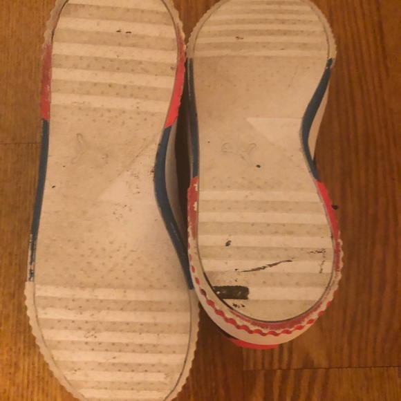 ****SOLD ****Womens Puma Soft Foam Sneaker - Picture 14 of 16